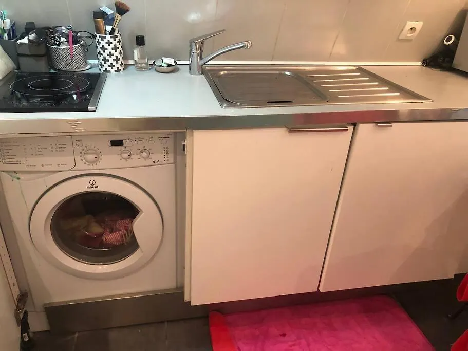 Studio Coeur Vieux Paris. Pied Du Metro.Tout Equipe 0*, Paris France